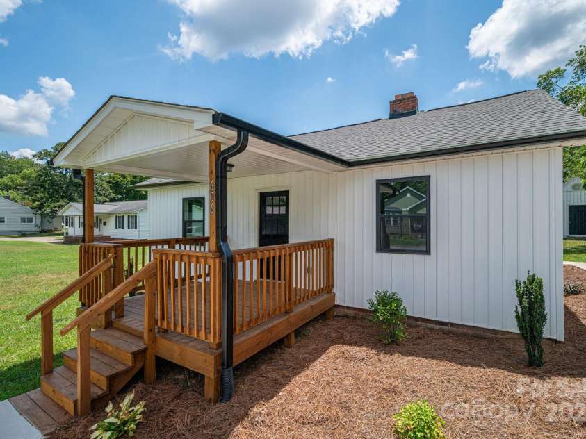 606 Mauney Avenue, Kings Mountain, NC 28086.  MLS# CAR4287691, YatesRealty ID 33460. 