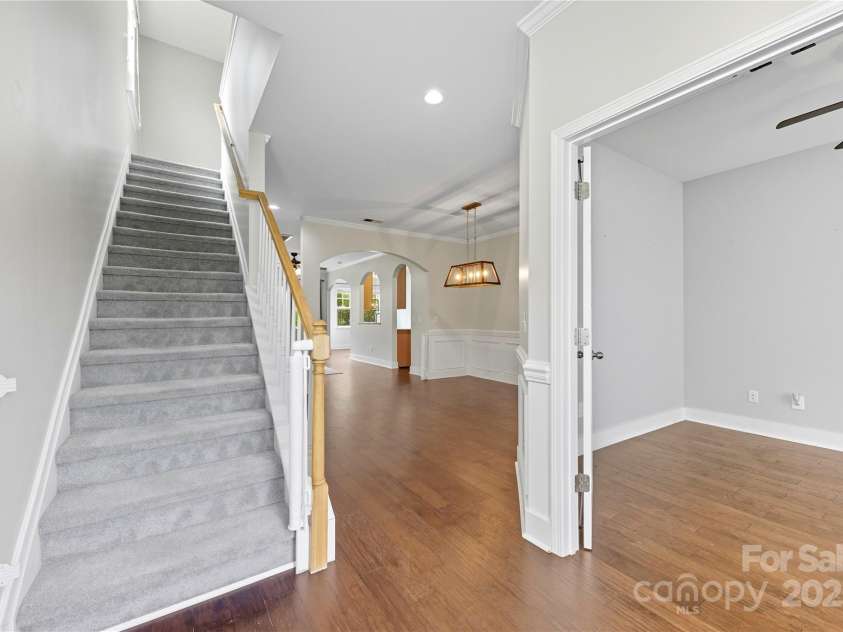 4813 Samuel Pinckney Drive, Belmont, NC 28012.  MLS# CAR4287361, YatesRealty ID 33462. Stairwell