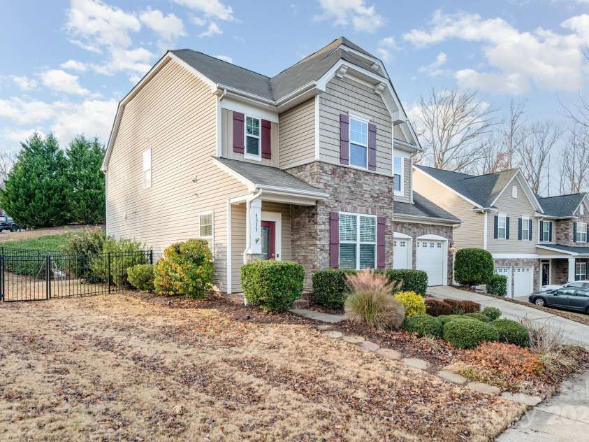 4813 Samuel Pinckney Drive, Belmont, NC 28012.  MLS# CAR4328350, YatesRealty ID 33462. 