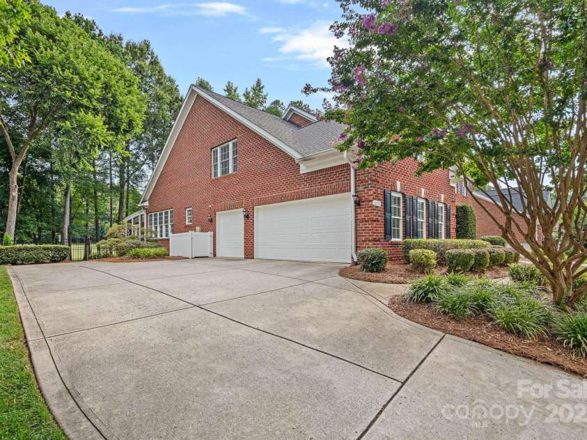 10434 Devonshire Drive, Huntersville, NC 28078.  MLS# CAR4285725, YatesRealty ID 33464. 
