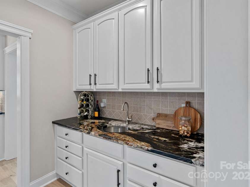 10434 Devonshire Drive, Huntersville, NC 28078.  MLS# CAR4285725, YatesRealty ID 33464. 