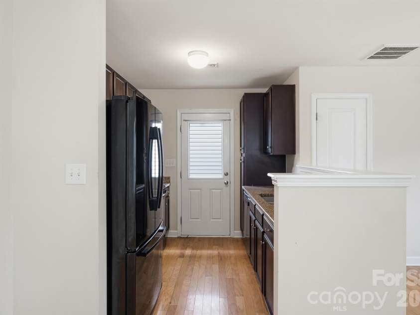 12421 Stumptown Road, Huntersville, NC 28078.  MLS# CAR4390787, YatesRealty ID 33465. Kitchen Entry