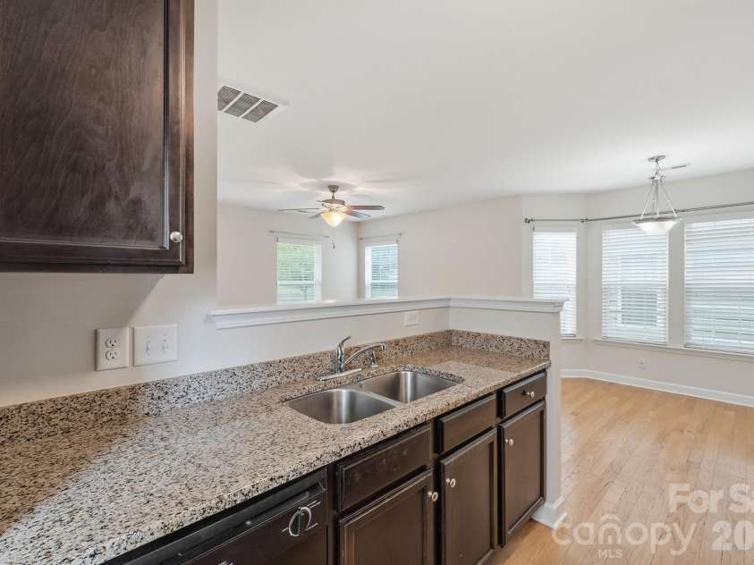 12421 Stumptown Road, Huntersville, NC 28078.  MLS# CAR4390787, YatesRealty ID 33465. Kitchen to Breakfast