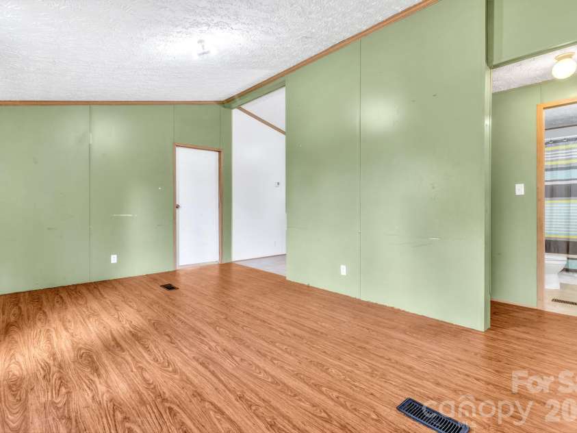 12 Green Cove Lane, Alexander, NC 28701.  MLS# CAR4397427, YatesRealty ID 33466. 