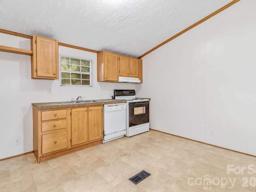 12 Green Cove Lane, Alexander, NC 28701.  MLS# CAR4397427, YatesRealty ID 33466. 