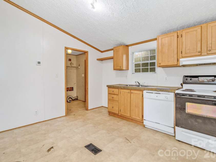 12 Green Cove Lane, Alexander, NC 28701.  MLS# CAR4397427, YatesRealty ID 33466. 