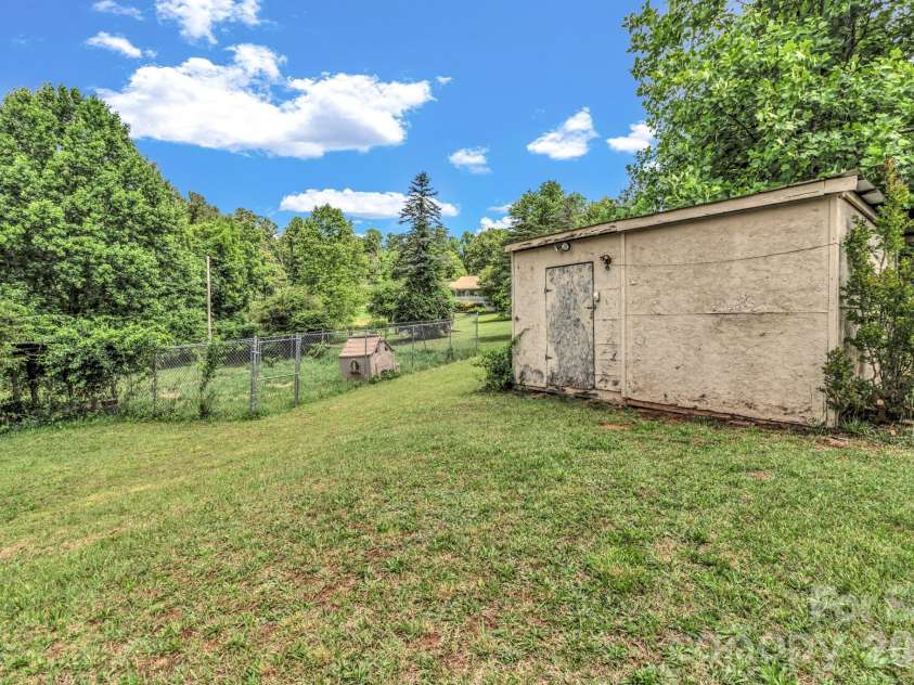 12 Green Cove Lane, Alexander, NC 28701.  MLS# CAR4397427, YatesRealty ID 33466. 