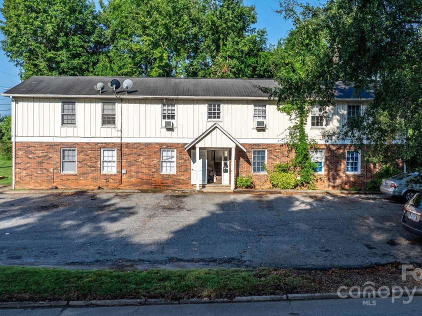 410 Burkemont Avenue, Morganton, NC 28655.  MLS# CAR4294218, YatesRealty ID 33466. 