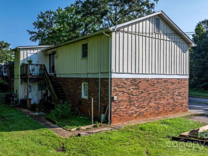 410 Burkemont Avenue, Morganton, NC 28655.  MLS# CAR4294218, YatesRealty ID 33466. 