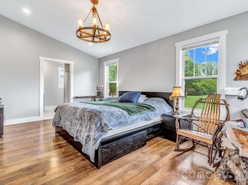 43 Pelzer Street, Asheville, NC 28804.  MLS# CAR4392629, YatesRealty ID 33467. 