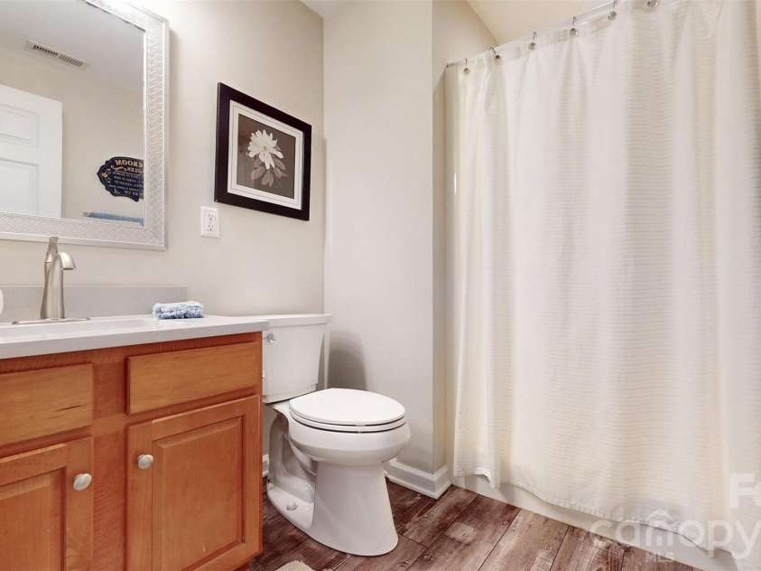1000 Irish Moss Lane, Matthews, NC 28104.  MLS# CAR4383943, YatesRealty ID 33469. Bathroom #3 Upper Floor