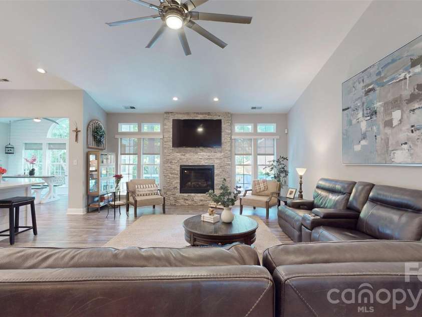 1000 Irish Moss Lane, Matthews, NC 28104.  MLS# CAR4383943, YatesRealty ID 33469. Great Room