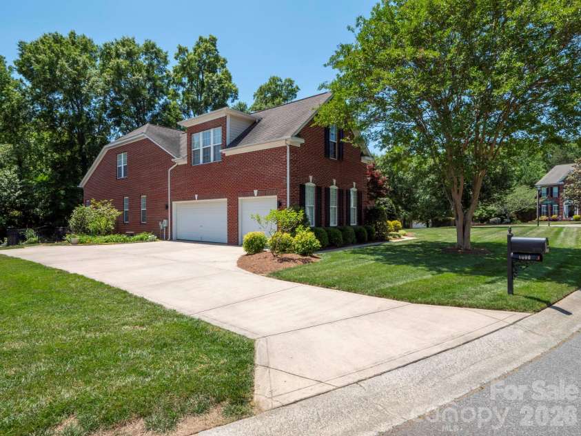 1000 Irish Moss Lane, Matthews, NC 28104.  MLS# CAR4383943, YatesRealty ID 33469. Three Car Garage