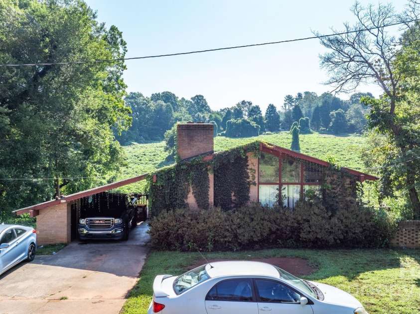 805 Old Nc 18 Highway, Morganton, NC 28655.  MLS# CAR4294667, YatesRealty ID 33469. 