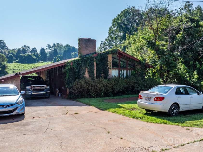 805 Old Nc 18 Highway, Morganton, NC 28655.  MLS# CAR4294667, YatesRealty ID 33469. 