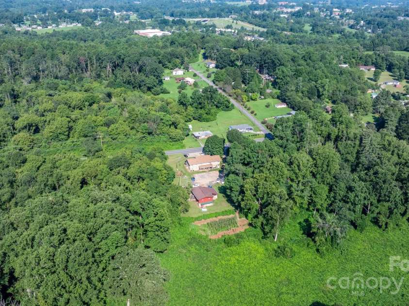 805 Old Nc 18 Highway, Morganton, NC 28655.  MLS# CAR4294667, YatesRealty ID 33469. 