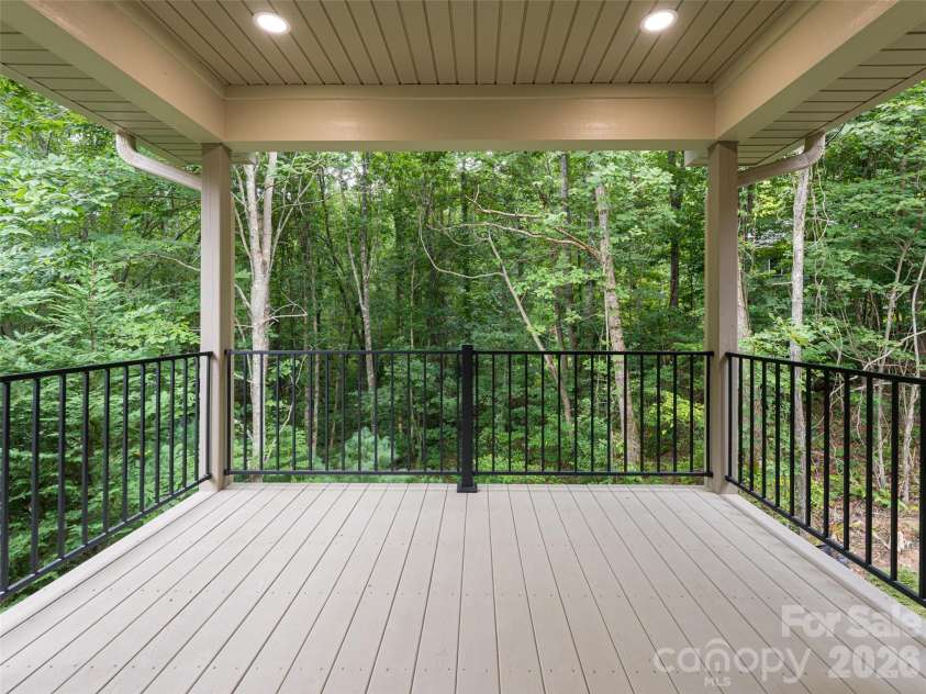 281 Carriage Crest Drive, Hendersonville, NC 28791.  MLS# CAR4290904, YatesRealty ID 33470. 