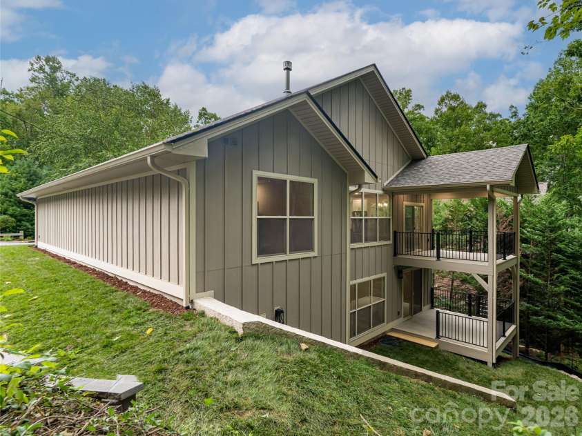 281 Carriage Crest Drive, Hendersonville, NC 28791.  MLS# CAR4290904, YatesRealty ID 33470. 