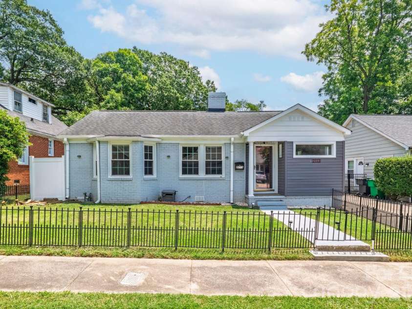 2113 Scott Avenue, Charlotte, NC 28203.  MLS# CAR4393437, YatesRealty ID 33471. 