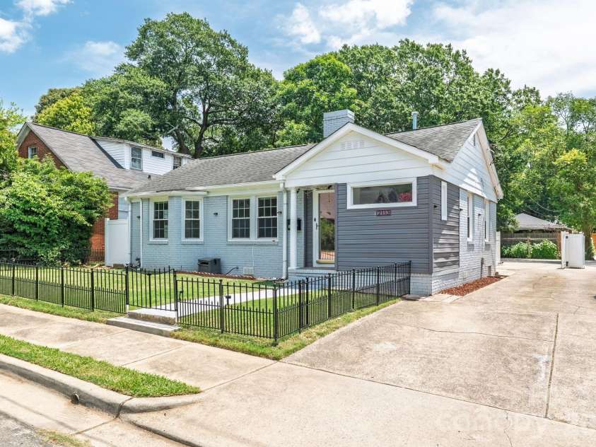 2113 Scott Avenue, Charlotte, NC 28203.  MLS# CAR4393437, YatesRealty ID 33471. 