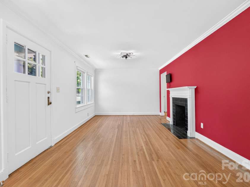2113 Scott Avenue, Charlotte, NC 28203.  MLS# CAR4393437, YatesRealty ID 33471. 