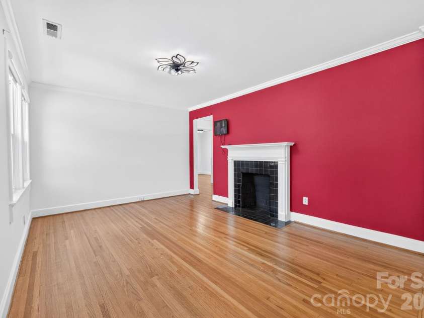 2113 Scott Avenue, Charlotte, NC 28203.  MLS# CAR4393437, YatesRealty ID 33471. 