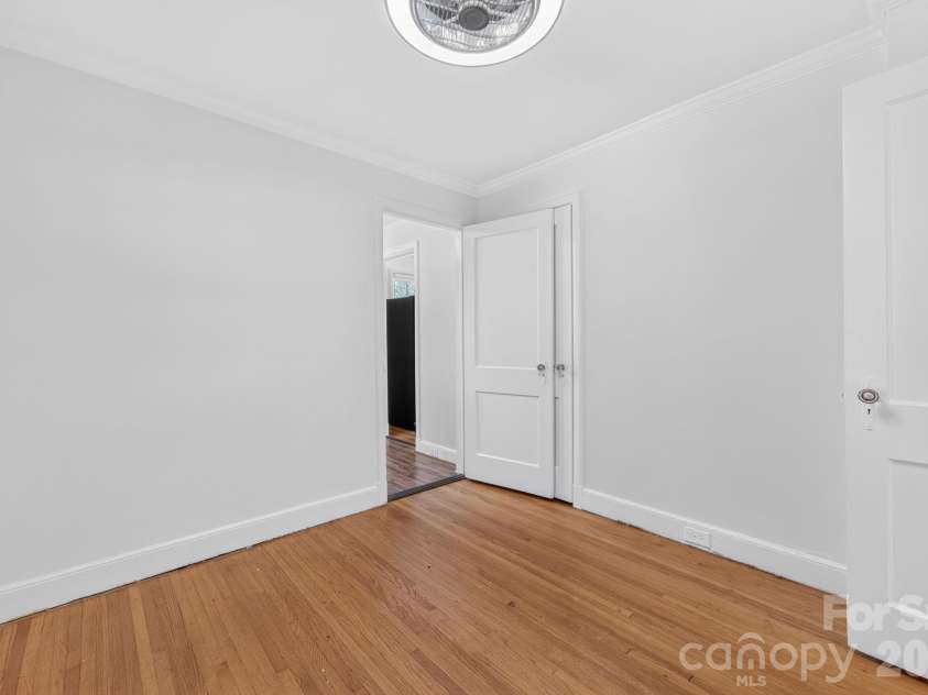 2113 Scott Avenue, Charlotte, NC 28203.  MLS# CAR4393437, YatesRealty ID 33471. 