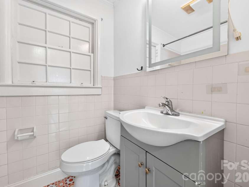 2113 Scott Avenue, Charlotte, NC 28203.  MLS# CAR4393437, YatesRealty ID 33471. 