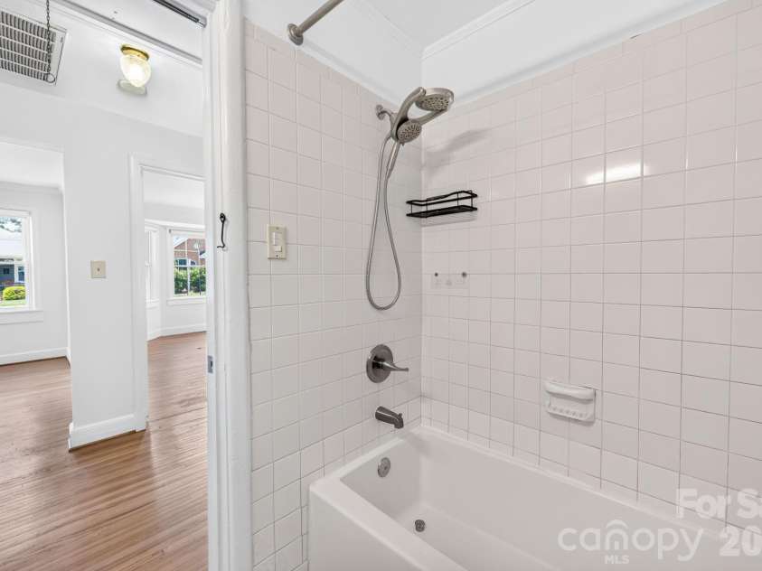 2113 Scott Avenue, Charlotte, NC 28203.  MLS# CAR4393437, YatesRealty ID 33471. 