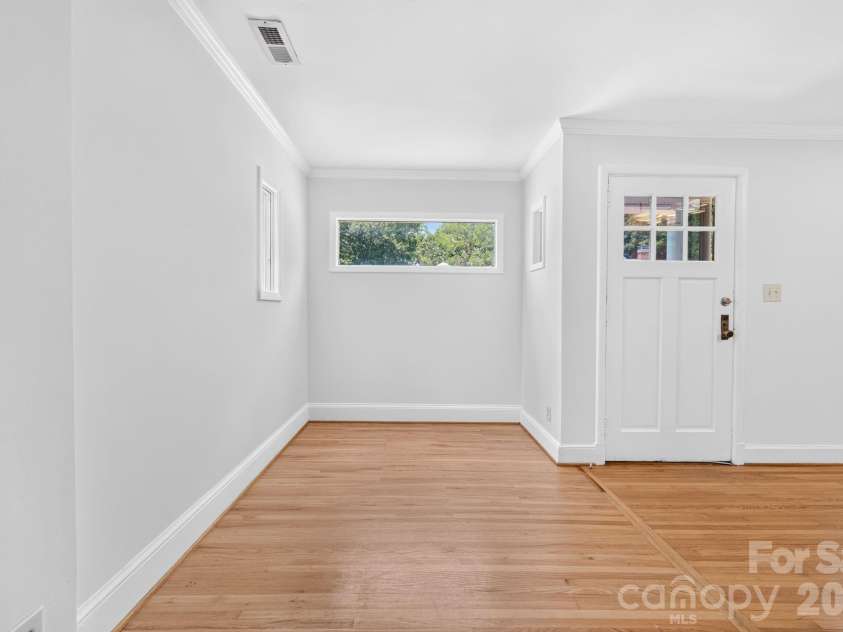 2113 Scott Avenue, Charlotte, NC 28203.  MLS# CAR4393437, YatesRealty ID 33471. 
