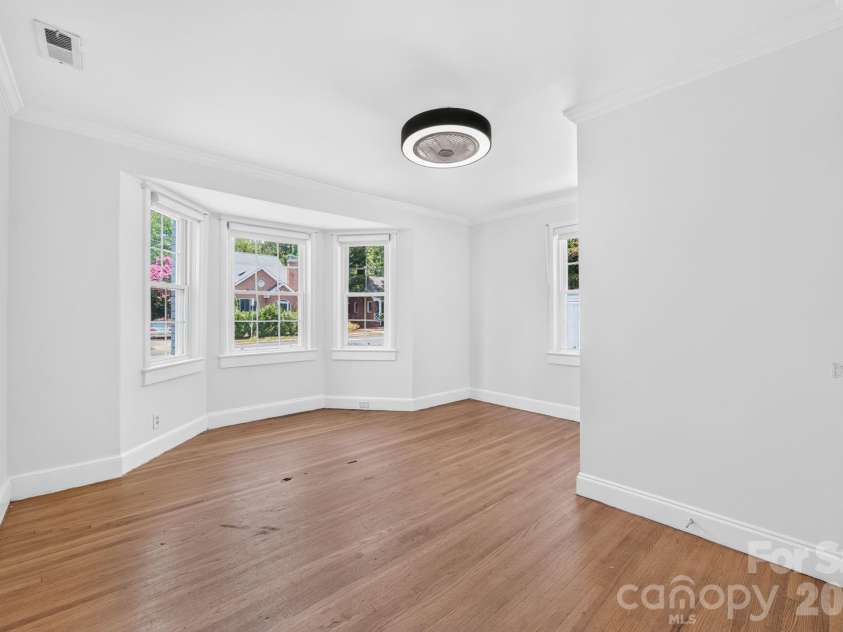 2113 Scott Avenue, Charlotte, NC 28203.  MLS# CAR4393437, YatesRealty ID 33471. 