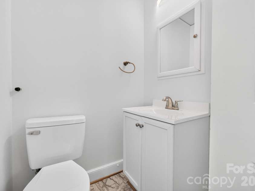 2113 Scott Avenue, Charlotte, NC 28203.  MLS# CAR4393437, YatesRealty ID 33471. 