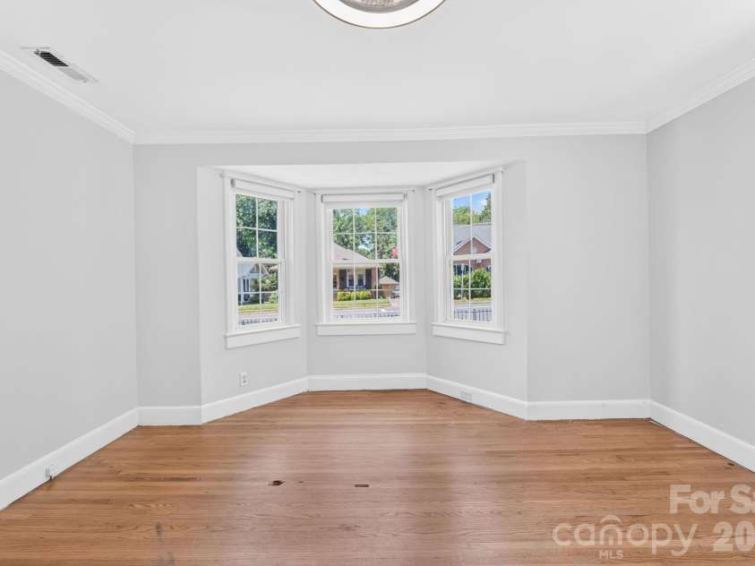 2113 Scott Avenue, Charlotte, NC 28203.  MLS# CAR4393437, YatesRealty ID 33471. 