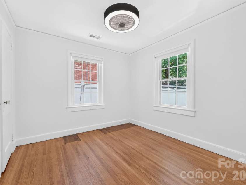 2113 Scott Avenue, Charlotte, NC 28203.  MLS# CAR4393437, YatesRealty ID 33471. 