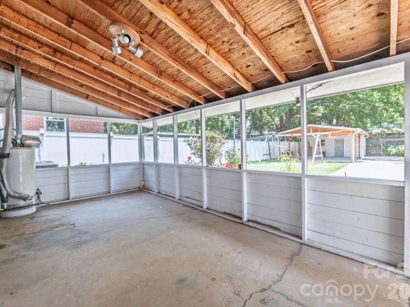 2113 Scott Avenue, Charlotte, NC 28203.  MLS# CAR4393437, YatesRealty ID 33471. 