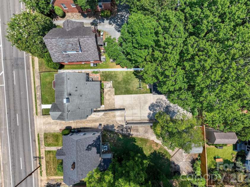 2113 Scott Avenue, Charlotte, NC 28203.  MLS# CAR4393437, YatesRealty ID 33471. 