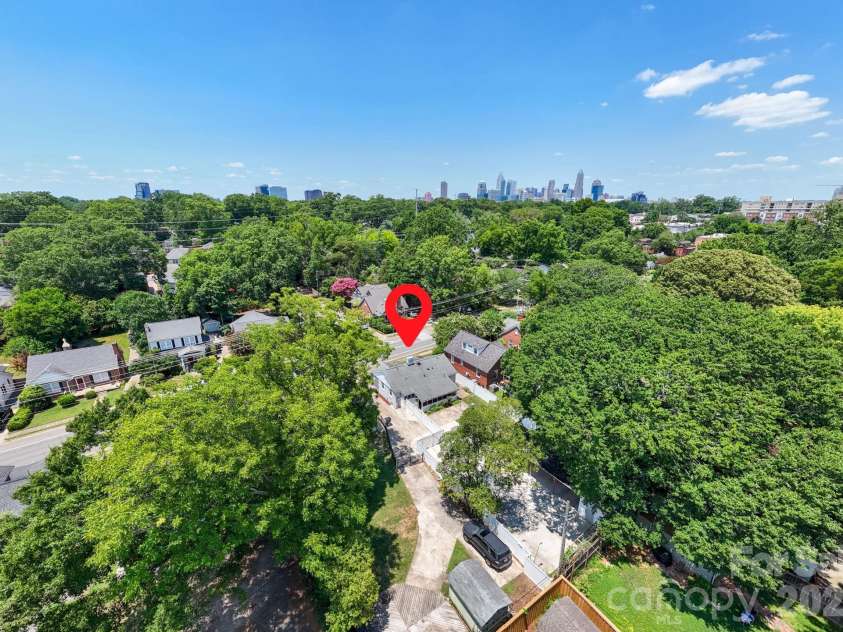 2113 Scott Avenue, Charlotte, NC 28203.  MLS# CAR4393437, YatesRealty ID 33471. 