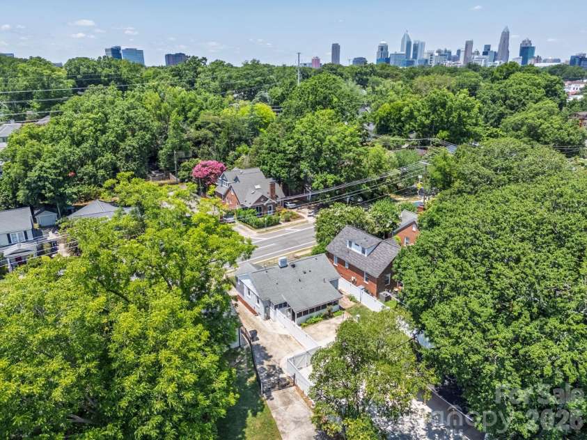 2113 Scott Avenue, Charlotte, NC 28203.  MLS# CAR4393437, YatesRealty ID 33471. Easy access to everything!