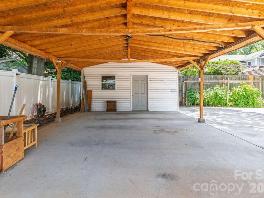 2113 Scott Avenue, Charlotte, NC 28203.  MLS# CAR4393437, YatesRealty ID 33471. Powered Shed