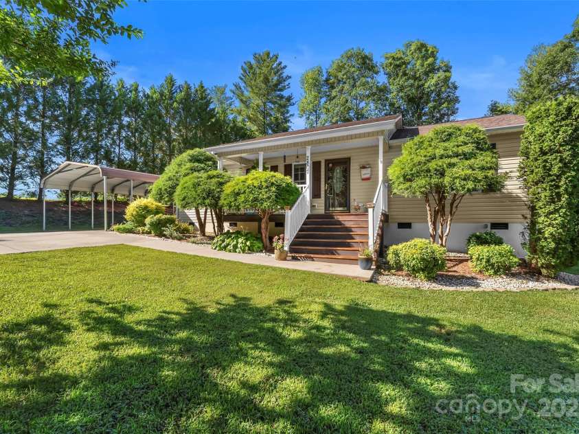2807 Hollybrook Lane, Morganton, NC 28655.  MLS# CAR4283495, YatesRealty ID 33472. 