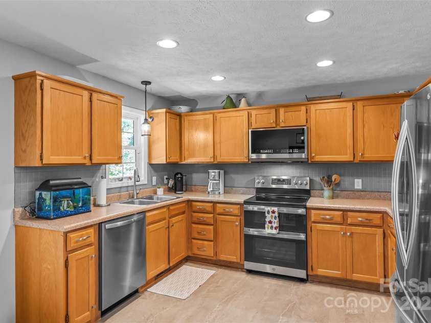 2807 Hollybrook Lane, Morganton, NC 28655.  MLS# CAR4283495, YatesRealty ID 33472. 