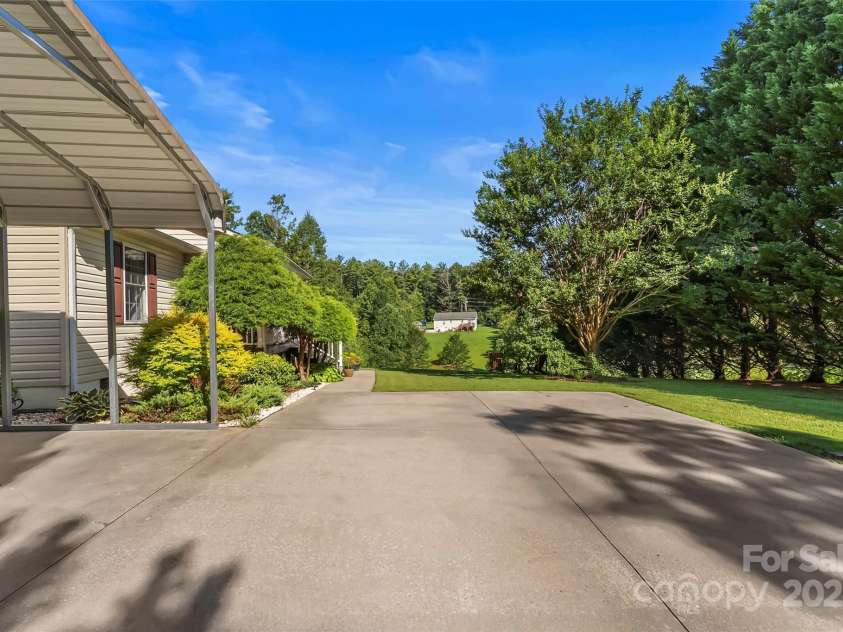 2807 Hollybrook Lane, Morganton, NC 28655.  MLS# CAR4283495, YatesRealty ID 33472. 