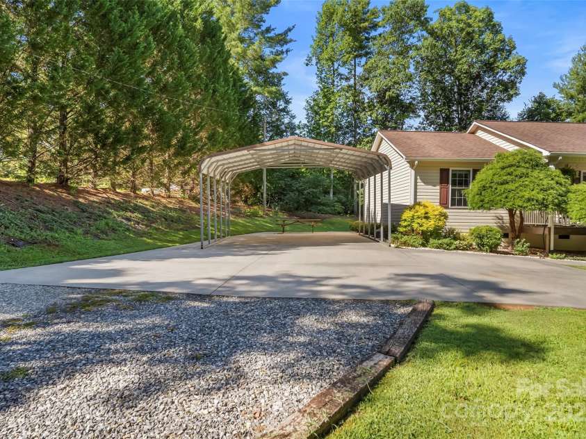 2807 Hollybrook Lane, Morganton, NC 28655.  MLS# CAR4283495, YatesRealty ID 33472. 