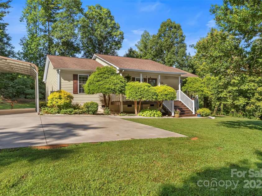 2807 Hollybrook Lane, Morganton, NC 28655.  MLS# CAR4283495, YatesRealty ID 33472. 