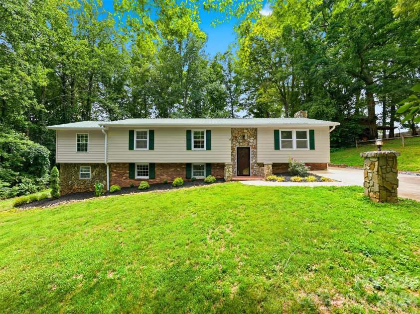 408 Birch Circle Drive, Hudson, NC 28638.  MLS# CAR4392790, YatesRealty ID 33472. 