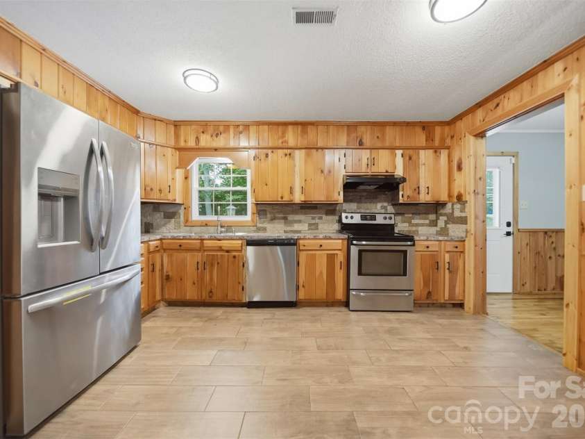 408 Birch Circle Drive, Hudson, NC 28638.  MLS# CAR4392790, YatesRealty ID 33472. 