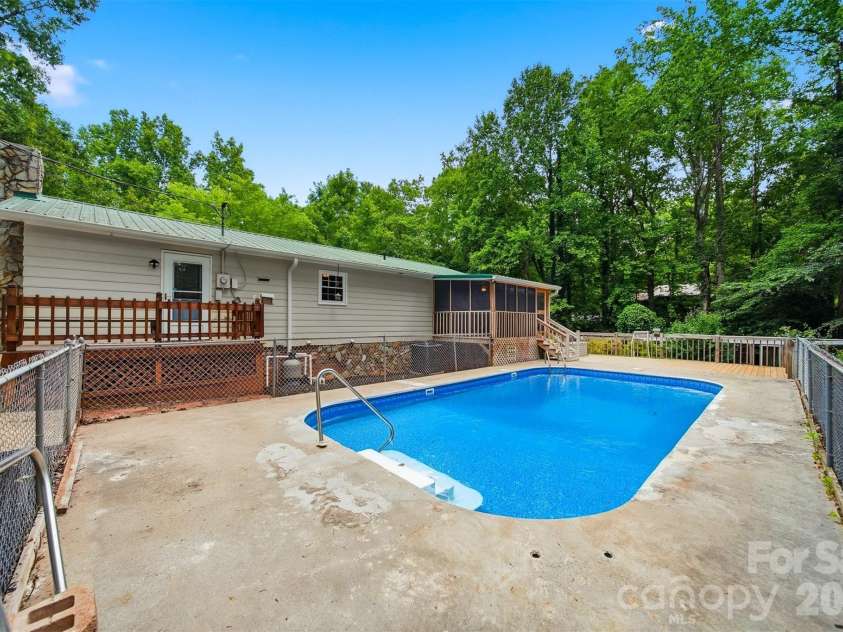 408 Birch Circle Drive, Hudson, NC 28638.  MLS# CAR4392790, YatesRealty ID 33472. 