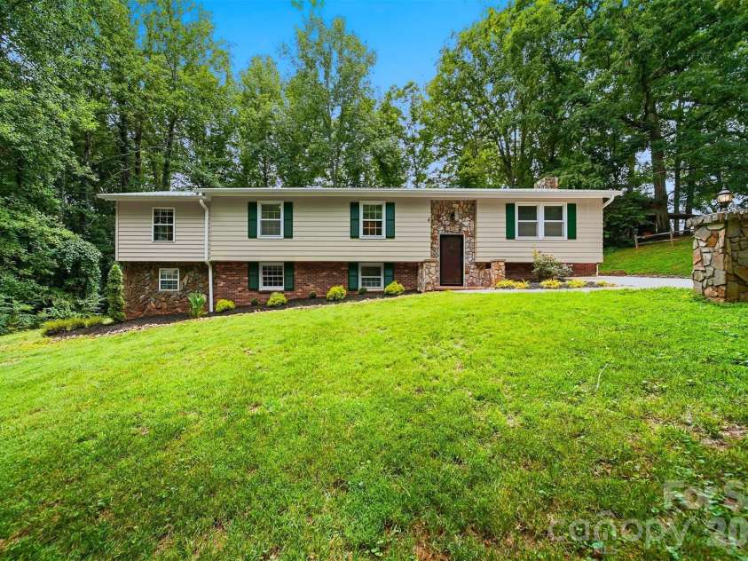 408 Birch Circle Drive, Hudson, NC 28638.  MLS# CAR4392790, YatesRealty ID 33472. 