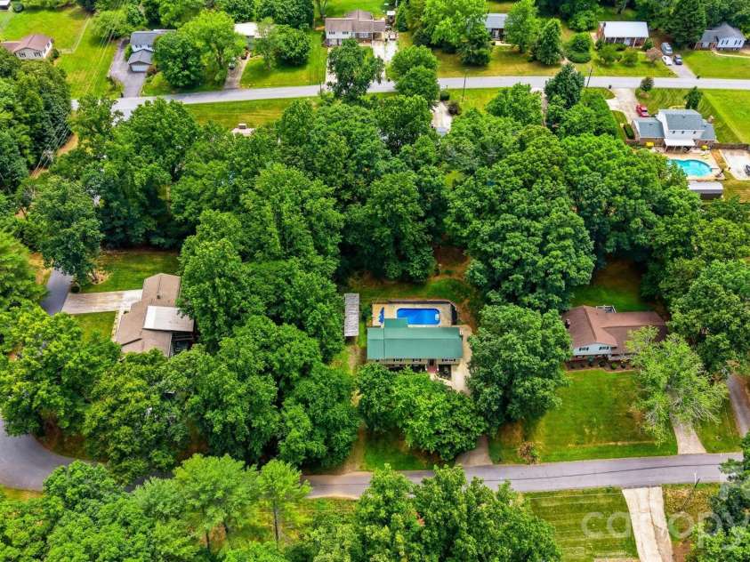 408 Birch Circle Drive, Hudson, NC 28638.  MLS# CAR4392790, YatesRealty ID 33472. 