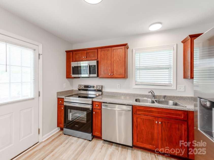 15 Wright Street, Rock Hill, SC 29730.  MLS# CAR4245492, YatesRealty ID 33473. 